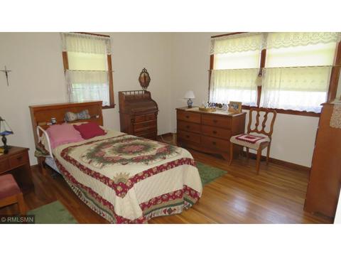 907 E Maple Ave E, Mora, MN 55051 photo 5