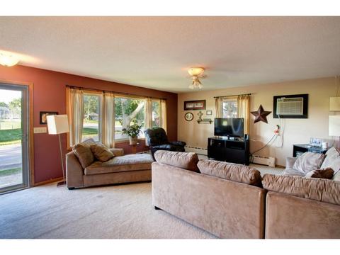 314 Vine Ave E, Montgomery, MN 56069 photo 2