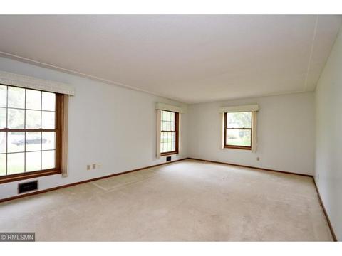 10101 Mound Spring Ter, Bloomington, MN 55420 photo 3
