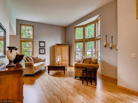739 Camberwell Dr, Eagan, MN 55123 photo 4