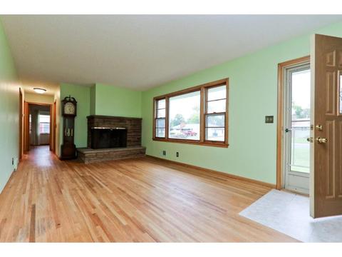 9236 Riverview Ave, Bloomington, MN 55425 photo 2