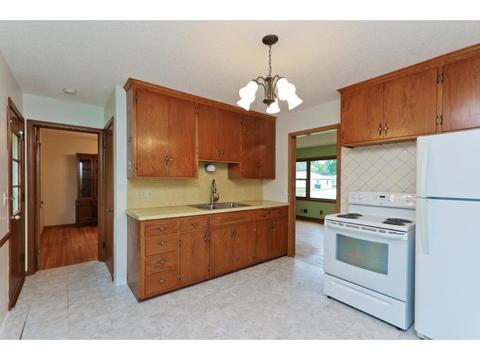 9236 Riverview Ave, Bloomington, MN 55425 photo 6