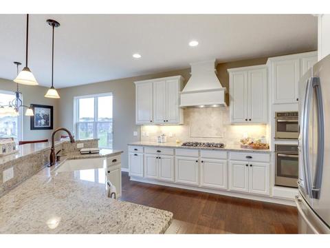 1326 Shadow Creek Curv, Eagan, MN 55123 photo 2