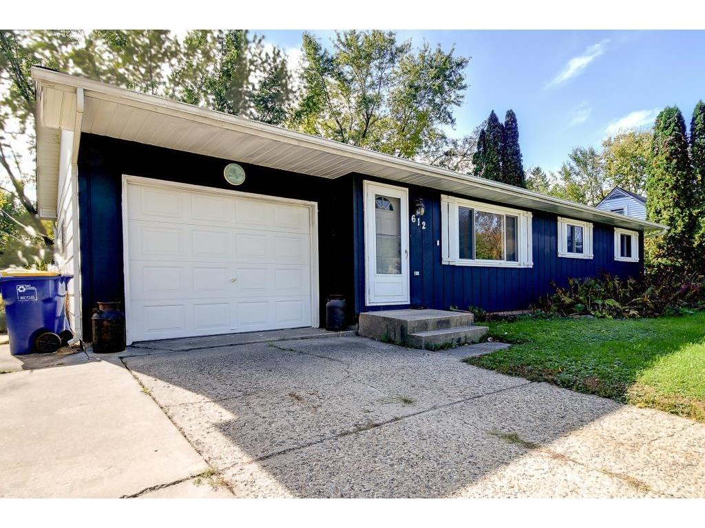 612 E 9th St, Northfield, MN 55057 photo 2