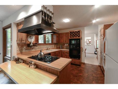 4490 Ridgeview Dr, Eagan, MN 55123 photo 4