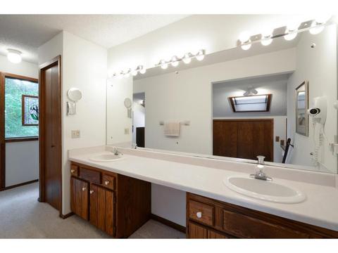 4490 Ridgeview Dr, Eagan, MN 55123 photo 10
