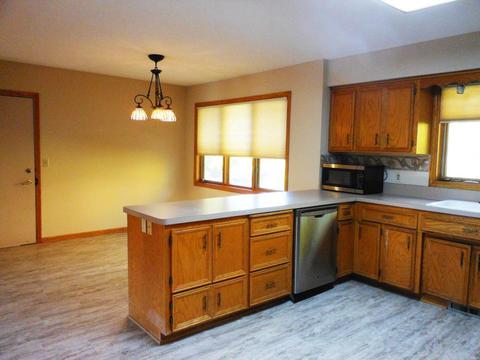 3734 Windtree Dr, Eagan, MN 55123 photo 4