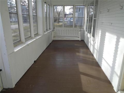 306 4th St, Lyle, MN 55953 photo 3