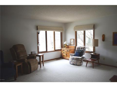 325 5th St SW, Plainview, MN 55964 photo 9