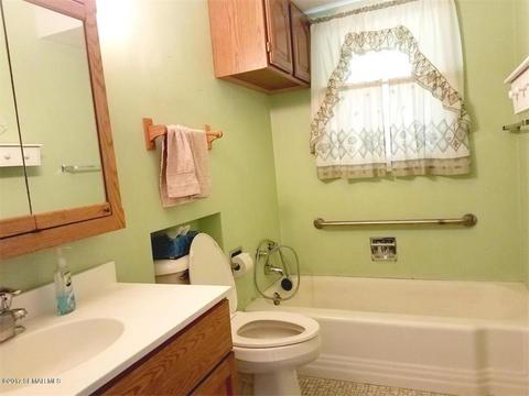 313 S 2nd St, Caledonia, MN 55921 photo 5