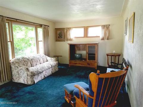 313 S 2nd St, Caledonia, MN 55921 photo 2