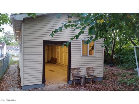 823 E Front St, Winona, MN 55987 photo 9