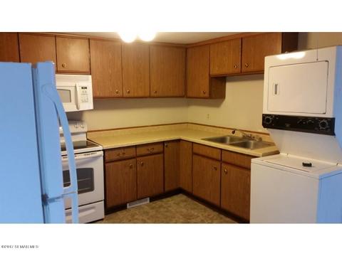 823 E Front St, Winona, MN 55987 photo 2