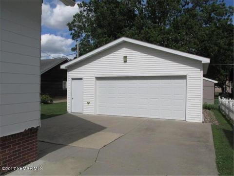 401 5th St SW, Austin, MN 55912 photo 2