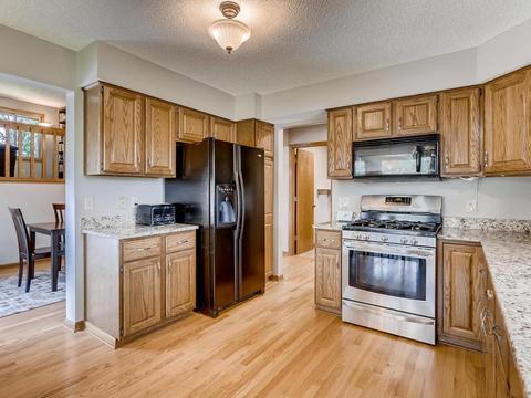 957 Jefferson Ln, Eagan, MN 55123 photo 5