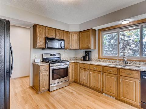 957 Jefferson Ln, Eagan, MN 55123 photo 4