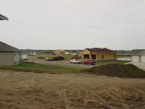 1807 Thunderbird Rd, Marshall, MN 56258