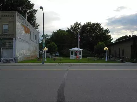 109 N Main St, Sherburn, MN 56171