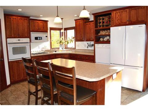 202 E Thomas Ave, Marshall, MN 56258 photo 8