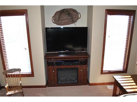 202 E Thomas Ave, Marshall, MN 56258 photo 6