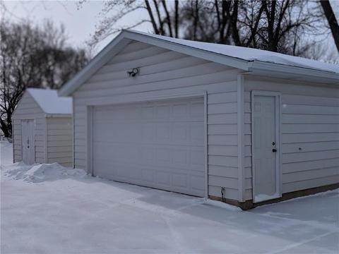 1124 SE Trott Ave, Willmar, MN 56201 photo 2