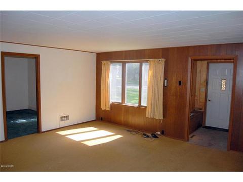 111 S 4th St, Montevideo, MN 56265 photo 3