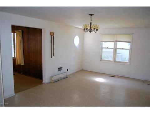 111 S 4th St, Montevideo, MN 56265 photo 4