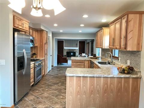 1107 16 St SW, Willmar, MN 56201 photo 5