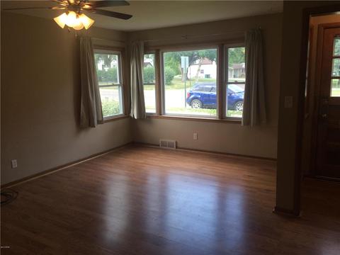 620 S 4th St, Marshall, MN 56258 photo 5