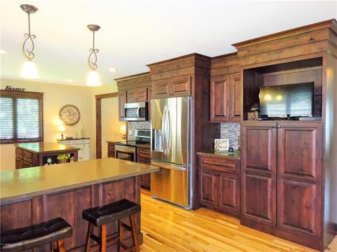 702 S Bruce St, Marshall, MN 56258 photo 2