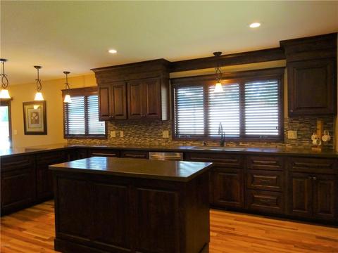 702 S Bruce St, Marshall, MN 56258 photo 3