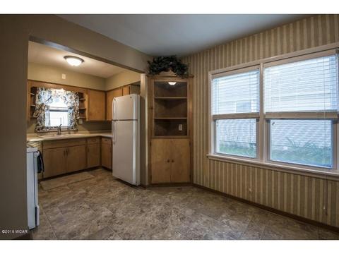 703 5th St SE, Willmar, MN 56201 photo 2