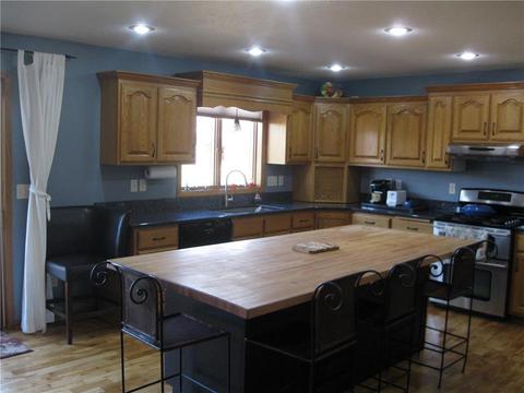 303 E Thomas Ave, Marshall, MN 56258 photo 3