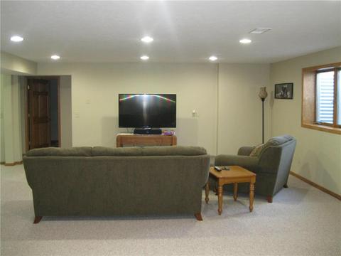 303 E Thomas Ave, Marshall, MN 56258 photo 13