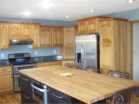 303 E Thomas Ave, Marshall, MN 56258 photo 2