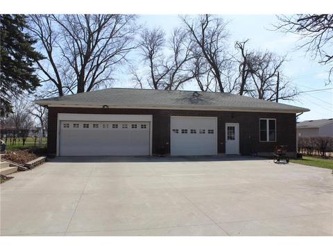 304 2nd St SW, Pipestone, MN 56164 photo 2