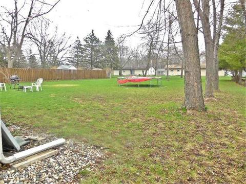 1124 Becker Ave SE, Willmar, MN 56201 photo 4