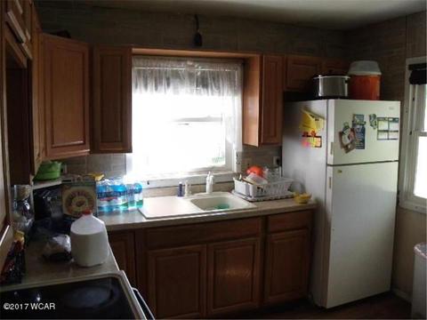 406 Lynd St, Marshall, MN 56258 photo 2