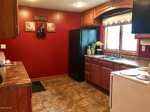 405 Lawrence St, Marshall, MN 56258 photo 3