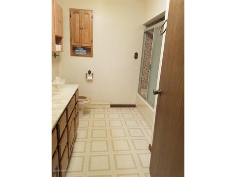 440 E 3rd Ave, Franklin, MN 55333 photo 9