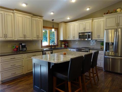 1205 Patricia Ct, Marshall, MN 56258 photo 2