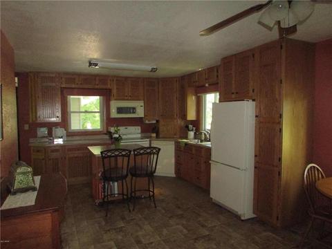 902 8th Ave NE, Pipestone, MN 56164 photo 3
