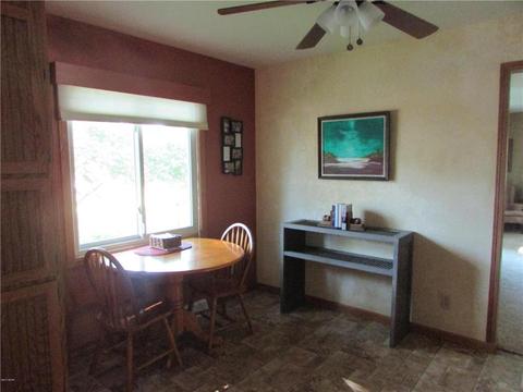 902 8th Ave NE, Pipestone, MN 56164 photo 4
