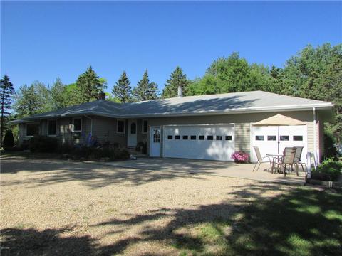 902 8th Ave NE, Pipestone, MN 56164 photo 1