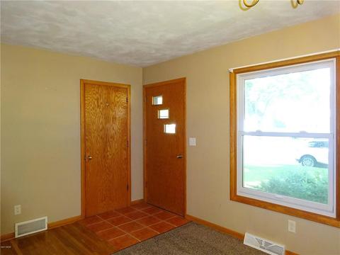 303 George St, Marshall, MN 56258 photo 3