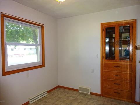 303 George St, Marshall, MN 56258 photo 4