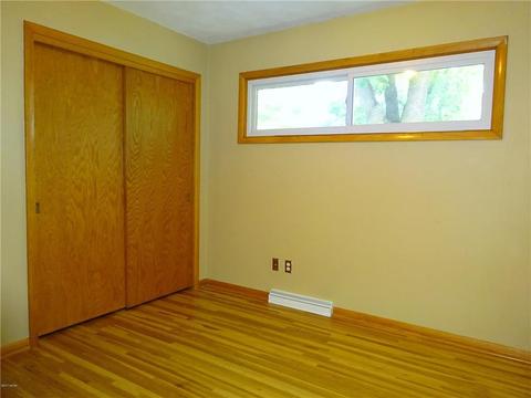 303 George St, Marshall, MN 56258 photo 8