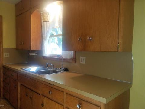 905 Pine Ave, Marshall, MN 56258 photo 3
