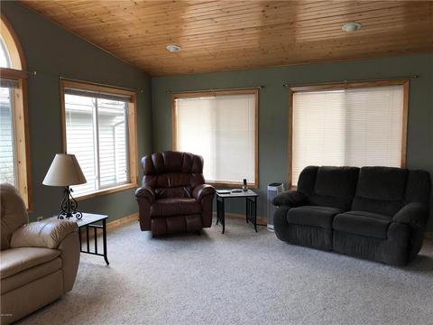 1404 Parkside Dr, Marshall, MN 56258 photo 6