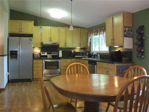 602 Lawrence St, Marshall, MN 56258 photo 3